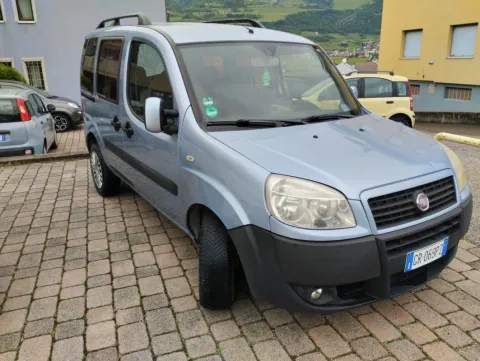 Fiat Doblo 1.9 mjt Family 120cv fap - Immagine 1
