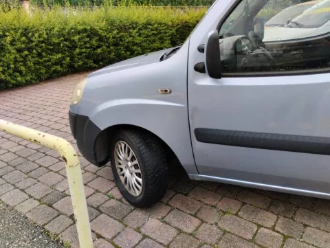 Fiat Doblo 1.9 mjt Family 120cv fap - Immagine 4