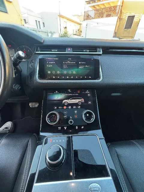 Land Rover Range Rover Velar 2.0d i4 R-Dynamic S 240cv auto my19 - Immagine 9