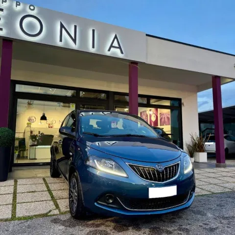 Lancia Ypsilon 1.0 firefly hybrid Gold Plus s&s 70cv 5p.ti - Immagine 1