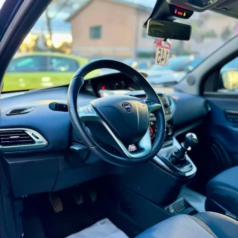 Lancia Ypsilon 1.0 firefly hybrid Gold Plus s&s 70cv 5p.ti - Immagine 7