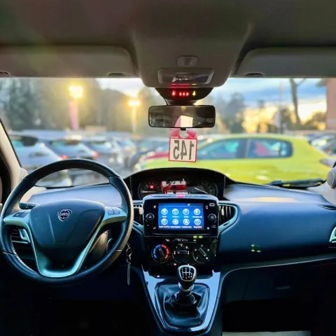 Lancia Ypsilon 1.0 firefly hybrid Gold Plus s&s 70cv 5p.ti - Immagine 9