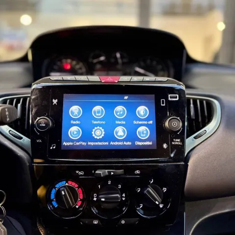 Lancia Ypsilon 1.0 firefly hybrid Gold Plus s&s 70cv 5p.ti - Immagine 11