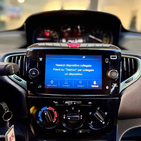Lancia Ypsilon 1.0 firefly hybrid Gold Plus s&s 70cv 5p.ti - Immagine 12