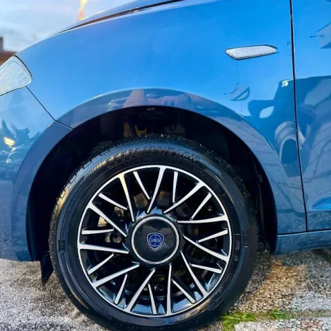 Lancia Ypsilon 1.0 firefly hybrid Gold Plus s&s 70cv 5p.ti - Immagine 16