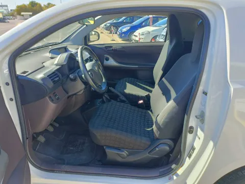 Toyota iQ 1.0 - Immagine 9