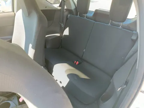 Toyota iQ 1.0 - Immagine 12