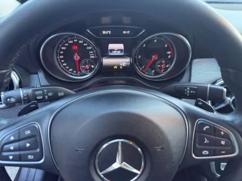 Mercedes GLA 200 d Sport 4matic auto - Immagine 9