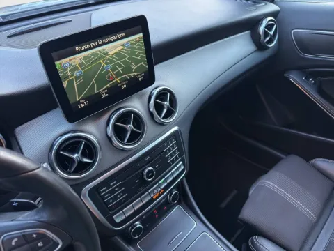 Mercedes GLA 200 d Sport 4matic auto - Immagine 13