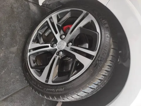 Peugeot 208 3p 1.6 thp 16v Gti 200cv - Immagine 2