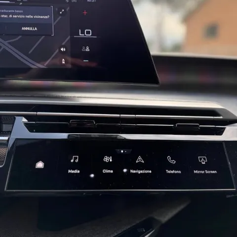 Peugeot 3008 1.2 hybrid GT 145cv e-dcs6 - Immagine 12