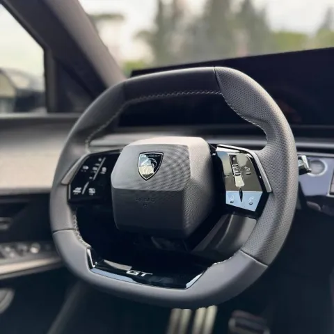 Peugeot 3008 1.2 hybrid GT 145cv e-dcs6 - Immagine 13