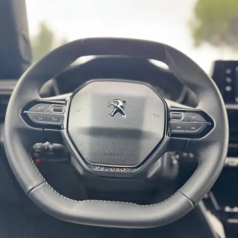 Peugeot 2008 1.2 puretech Allure s&s 100cv - Immagine 10