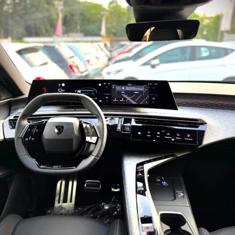 Peugeot 5008 1.2 hybrid GT 145cv e-dcs6 - Immagine 9