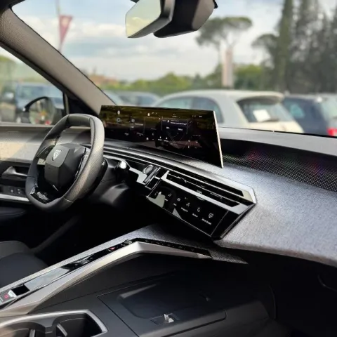 Peugeot 5008 1.2 hybrid GT 145cv e-dcs6 - Immagine 12