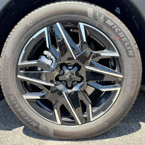 Peugeot 5008 1.2 hybrid GT 145cv e-dcs6 - Immagine 18