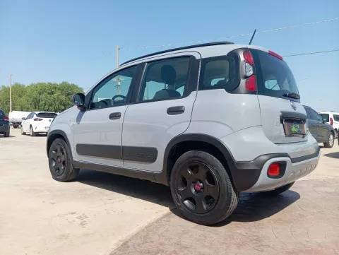 Fiat Panda 1.0 hybrid City Cross s&s 70cv - Immagine 6