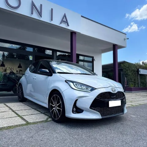 Toyota Yaris 1.5h GR Sport - Immagine 1