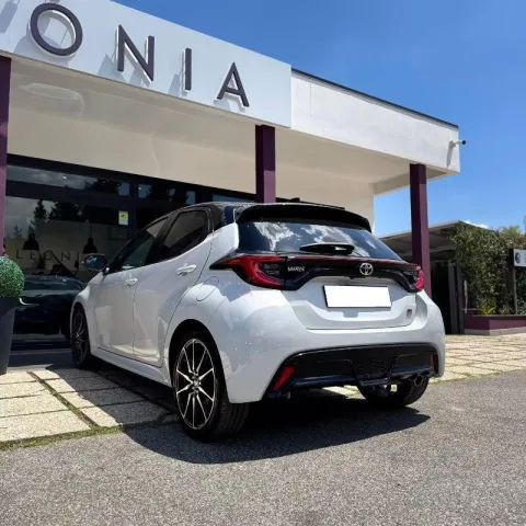 Toyota Yaris 1.5h GR Sport - Immagine 6