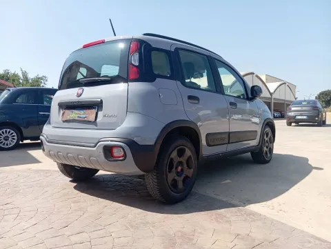 Fiat Panda 1.0 hybrid City Cross s&s 70cv - Immagine 8