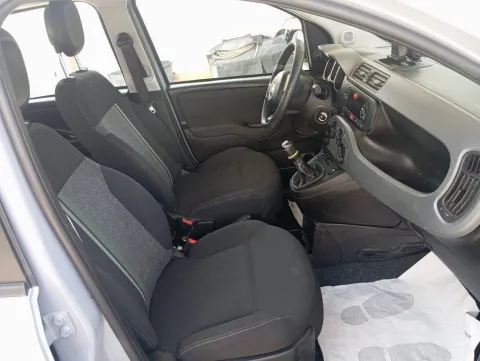 Fiat Panda 1.0 hybrid City Cross s&s 70cv - Immagine 9