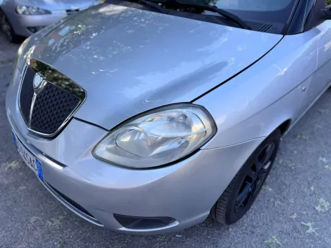 Lancia Ypsilon 1.2 8v ModaMilano - Immagine 8