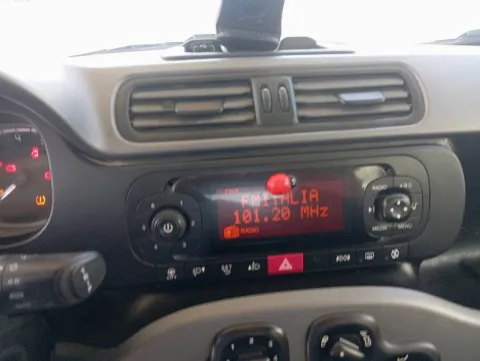 Fiat Panda 1.0 hybrid City Cross s&s 70cv - Immagine 13