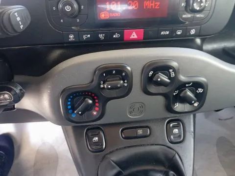 Fiat Panda 1.0 hybrid City Cross s&s 70cv - Immagine 14