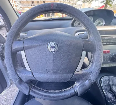 Lancia Ypsilon 1.2 8v ModaMilano - Immagine 16