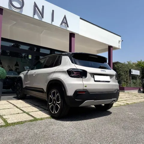 Jeep Avenger 1.2 turbo e-hybrid mhev Summit fwd 110cv edct6 - Immagine 4