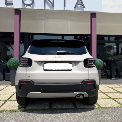 Jeep Avenger 1.2 turbo e-hybrid mhev Summit fwd 110cv edct6 - Immagine 5