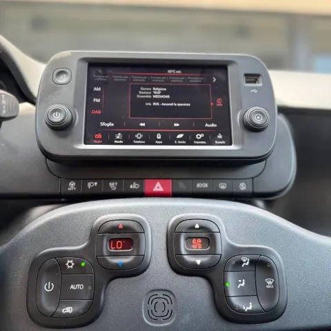 Fiat Panda 1.0 firefly hybrid City Cross s&s 70cv 5p.ti - Immagine 8