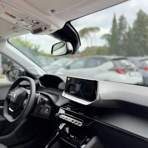 Peugeot 208 1.2 hybrid Allure 145cv e-dcs 6 - Immagine 13