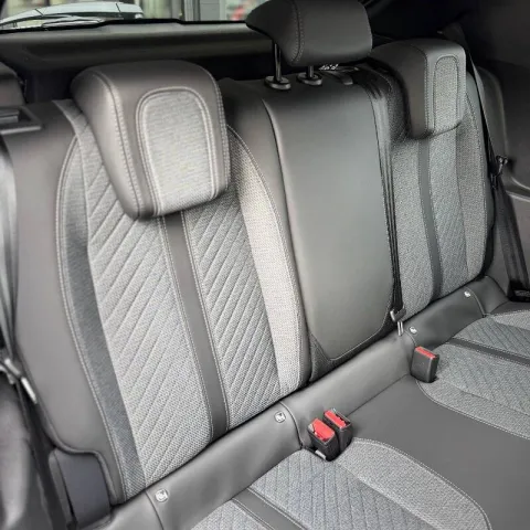 Peugeot 208 1.2 hybrid Allure 145cv e-dcs 6 - Immagine 14