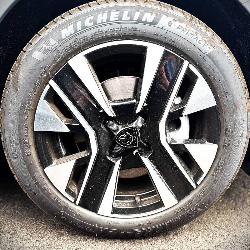 Peugeot 208 1.2 hybrid Allure 145cv e-dcs 6 - Immagine 16
