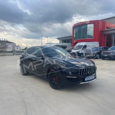 Maserati Levante 3.0 V6 S Granlusso 430cv auto - Immagine 3