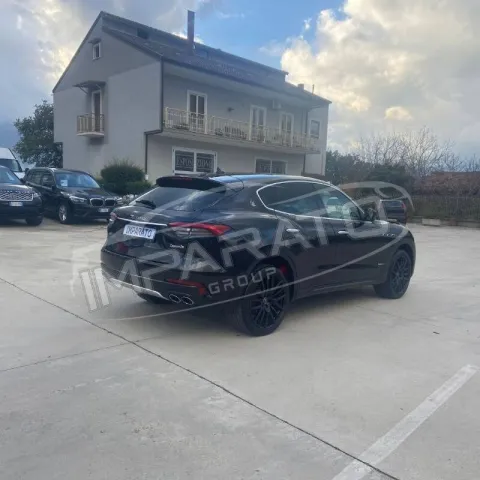 Maserati Levante 3.0 V6 S Granlusso 430cv auto - Immagine 4