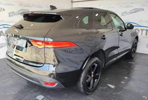 Jaguar F-Pace 2.0d i4 R-Sport 180cv auto my18 - Immagine 6