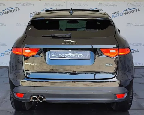 Jaguar F-Pace 2.0d i4 R-Sport 180cv auto my18 - Immagine 7