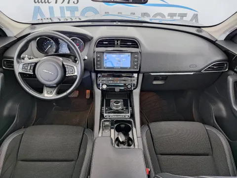 Jaguar F-Pace 2.0d i4 R-Sport 180cv auto my18 - Immagine 9
