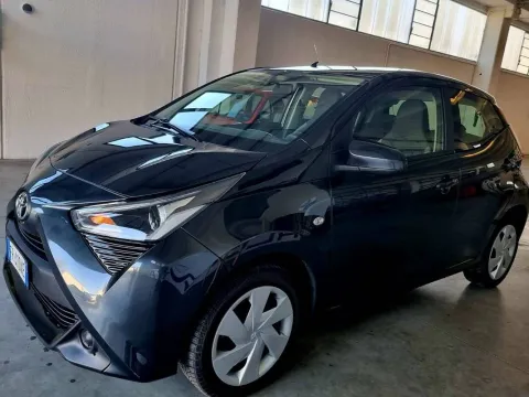 Toyota Aygo 5p 1.0 x-play 72cv - Immagine 2
