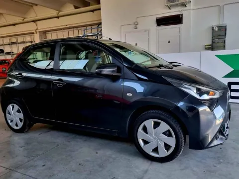 Toyota Aygo 5p 1.0 x-play 72cv - Immagine 3