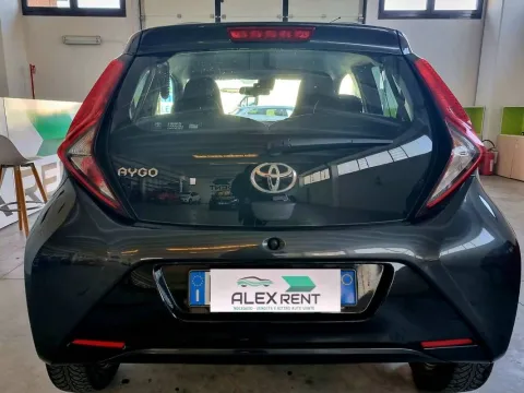Toyota Aygo 5p 1.0 x-play 72cv - Immagine 4