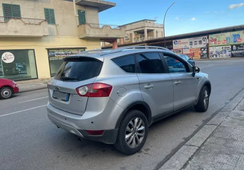 Ford Kuga 2.0 tdci + 4wd 136cv dpf - Immagine 4
