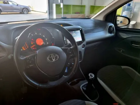 Toyota Aygo 5p 1.0 x-play 72cv - Immagine 7