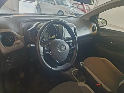 Toyota Aygo 5p 1.0 x-play 72cv - Immagine 8