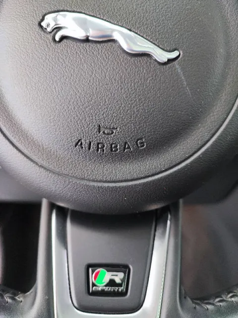 Jaguar F-Pace 2.0d i4 R-Sport 180cv auto my18 - Immagine 17