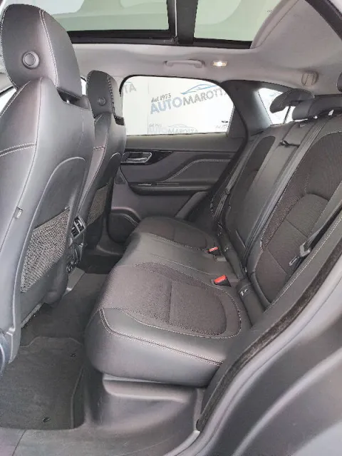 Jaguar F-Pace 2.0d i4 R-Sport 180cv auto my18 - Immagine 24