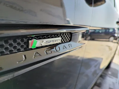 Jaguar F-Pace 2.0d i4 R-Sport 180cv auto my18 - Immagine 27