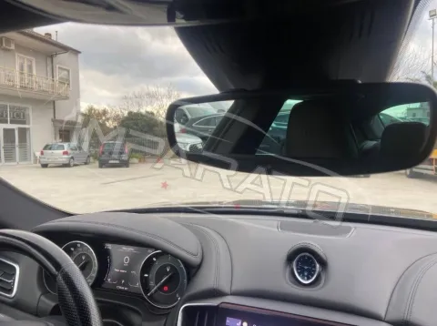 Maserati Ghibli 3.0 V6 Gransport 275cv auto - Immagine 18
